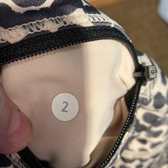 NEW LULULEMON Top Speed Crop Dottie Dash Grain Black Ace Spot size 2 - Picture 4 of 11